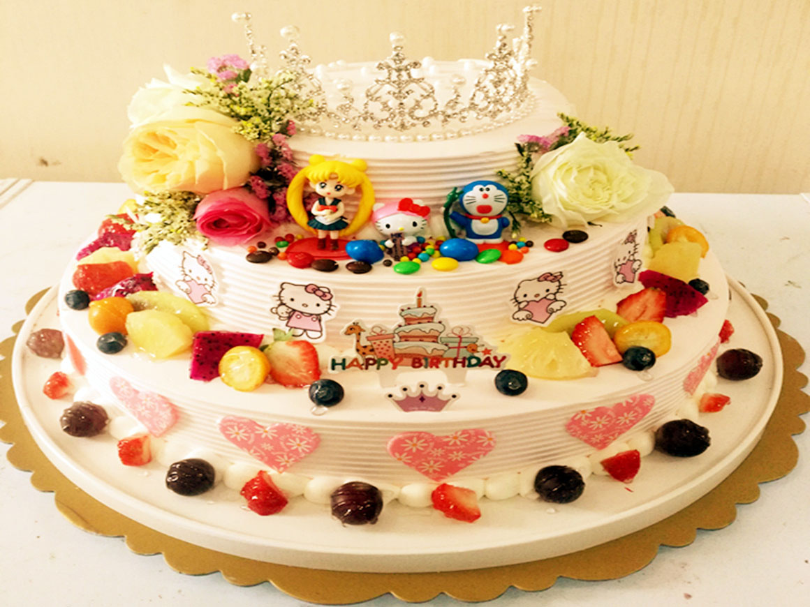 生日三层蛋糕